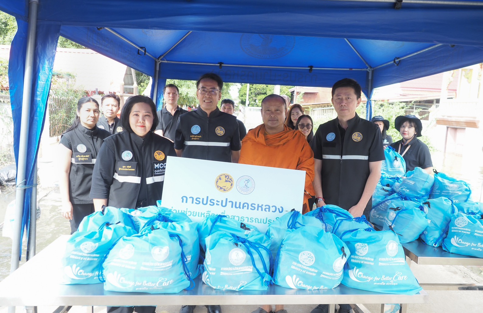 กปน. มอบถุงยังชีพและน้ำดื่ม ช่วยเหลือผู้ประสบอุทกภัย บริเวณจุดรับน้ำดิบ จังหวัดปทุมธานี